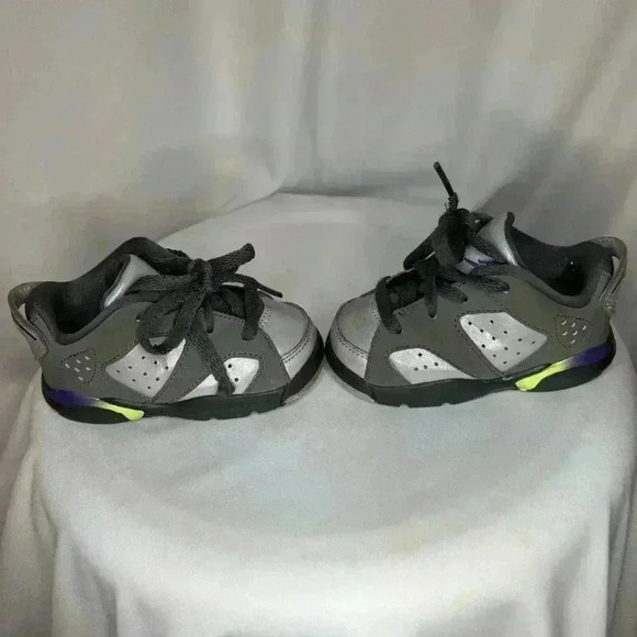 Toddler Nike Air Jordan VI 6 Dark Grey Ultraviolet Wolf Grey Sz 4C Retro - Picture 4 of 9